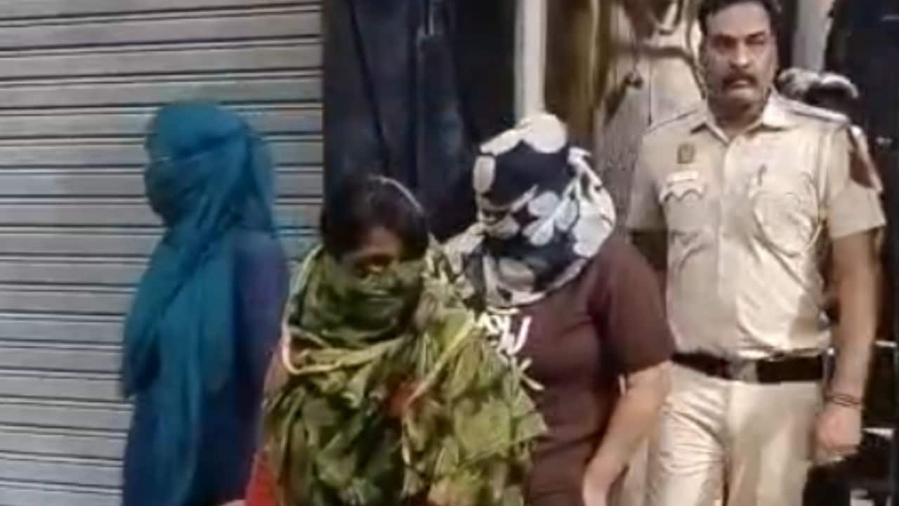 द‍िल्ली में स्पा की आड़ में चल रहा था देह व्‍यापार का धंधा, चार मह‍िलाओं का क‍िया गया रेस्‍क्‍यू