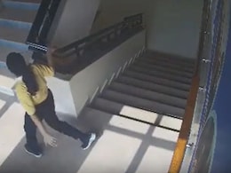 मॅडमने डावललं, कोणीच ऐकलं नाही! हतबल झालेल्या 9 वर्षांच्या मुलीचा शेवटचा  प्रवास CCTV मध्ये कैद,  पाहा VIDEO