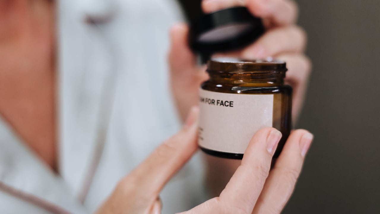 Why Your Moisturiser Pills Under Sunscreen And How To Fix The Layering Order Why Your Moisturiser Pills Under Sunscreen And How To Fix The Layering Order