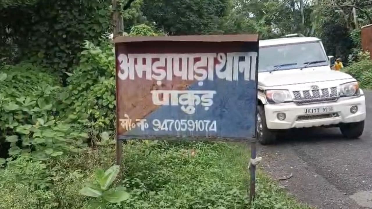 प्रेम-प्रसंग के शक में पत्नी को तालिबानी सजा, अर्धनग्न कर युवक के साथ पूरे गांव में घुमाया, देखता रहा प्रधान