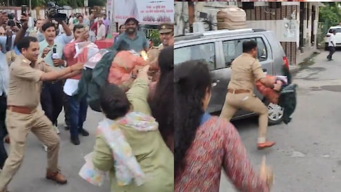 VIDEO: जलाने जा रहे थे कांग्रेसी, हाथों से कंगना का पुतला ले भागी यूपी पुलिस