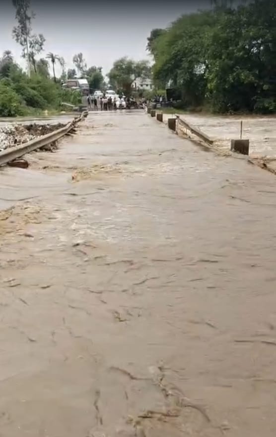MP Monsoon Rain: बारिश से रास्ता बंद MP Monsoon Rain: बारिश से रास्ता बंद