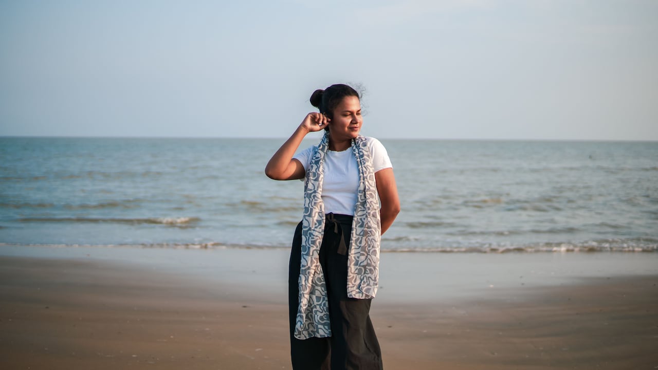 Stylish stoles for lightweight coverage in summer Stylish stoles for lightweight coverage in summer
