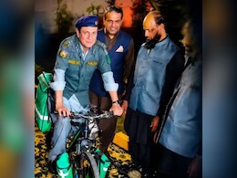 पाकिस्तान की साइकिल एंबुलेंस का उड़ा मजाक, सोशल मीडिया पर लोग जमकर ले रहे हैं मौज