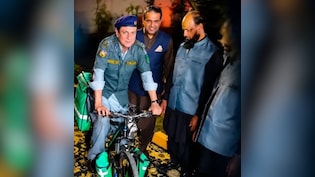 पाकिस्तान की साइकिल एंबुलेंस का उड़ा मजाक, सोशल मीडिया पर लोग जमकर ले रहे हैं मौज