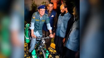 पाकिस्तान की साइकिल एंबुलेंस का उड़ा मजाक, सोशल मीडिया पर लोग जमकर ले रहे हैं मौज