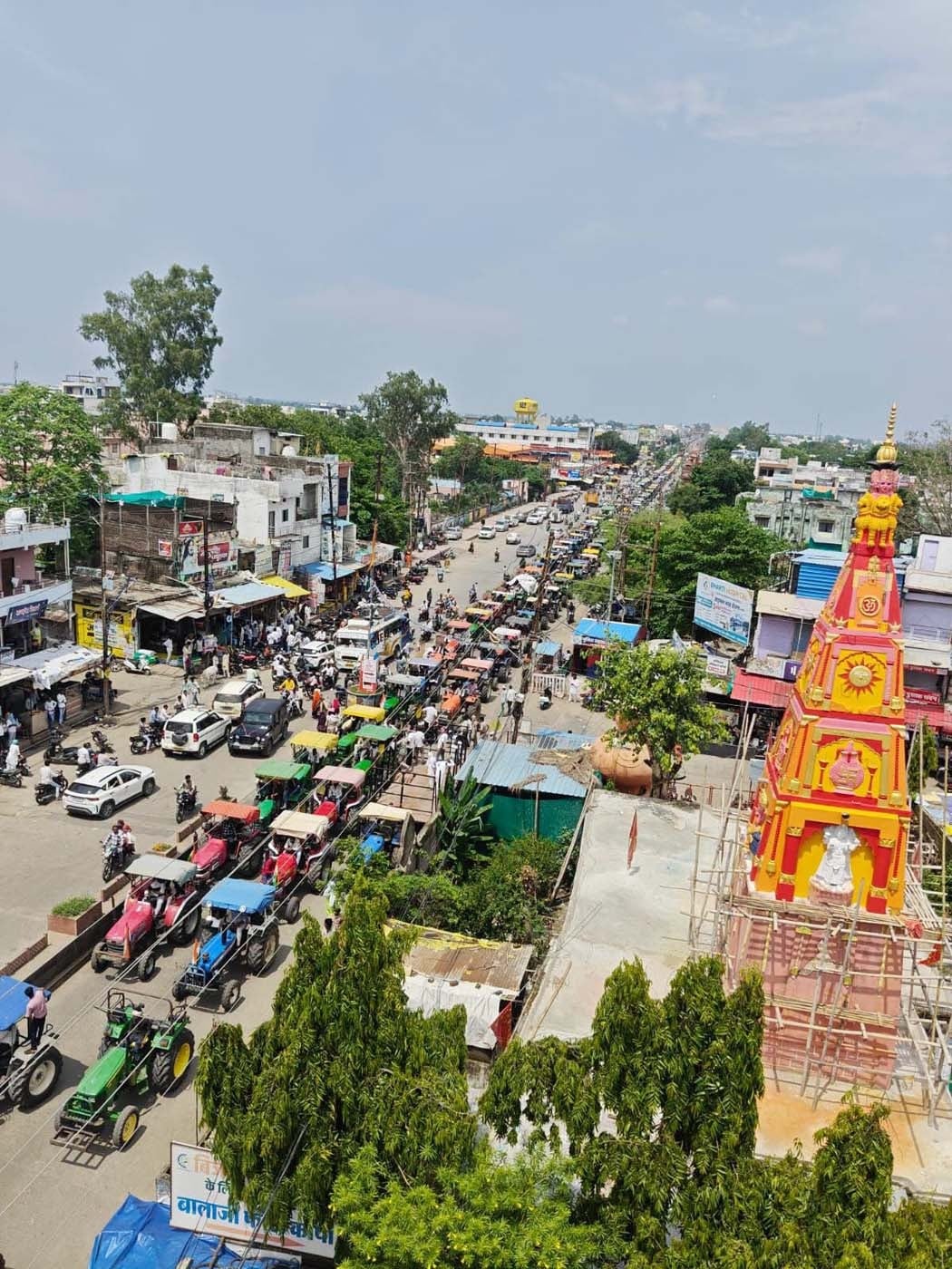 भैरुंदा में सड़क पर ट्रैक्टर-ट्रॉली लेकर उतरे हजारों किसान. भैरुंदा में सड़क पर ट्रैक्टर-ट्रॉली लेकर उतरे हजारों किसान.