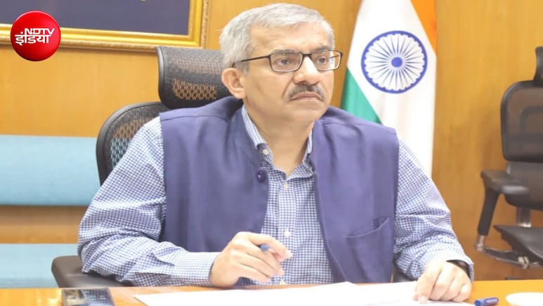 कौन हैं IAS विनीत जोशी, जिन्हें पेपर लीक विवाद के बीच शिक्षा सचिव पद से हटाया गया