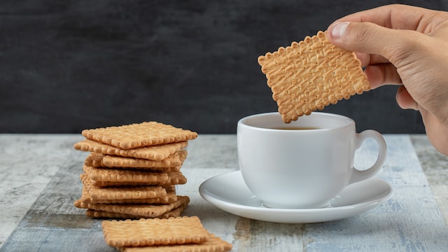 The chai-biscuit habit can worsen your gut health and needs to be changed