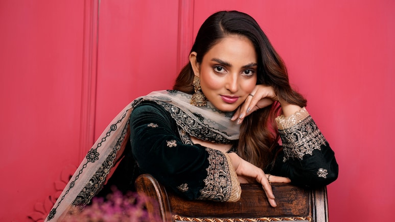 Sale में खूबसूरत डिज़ाइन और शानदार फैब्रिक वाले Punjabi Suits पर मिल रही तगड़ी छूट, ₹1299 से कम में करें ऑर्डर