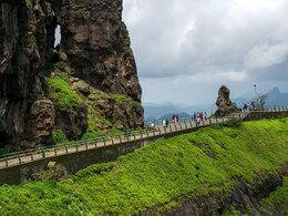 Malshej Ghat: माळशेज घाट वाहतुकीसाठी बंद! पर्यायी मार्गावर खड्ड्यांचे साम्राज्य; प्रवासी हैराण