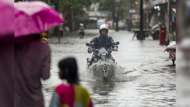 Flights Impacted: IndiGo, Akasa Air Issue Advisory As Heavy Rains Lash Mumbai