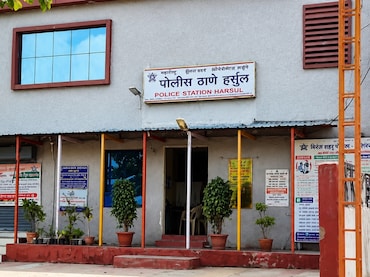 Chhatrapati Sambhajinagar: 'आजी, तुमची लॉटरी लागली!'; खोटं सांगून महिलेला लुटलं; चोरटे सीसीटीव्हीत कैद