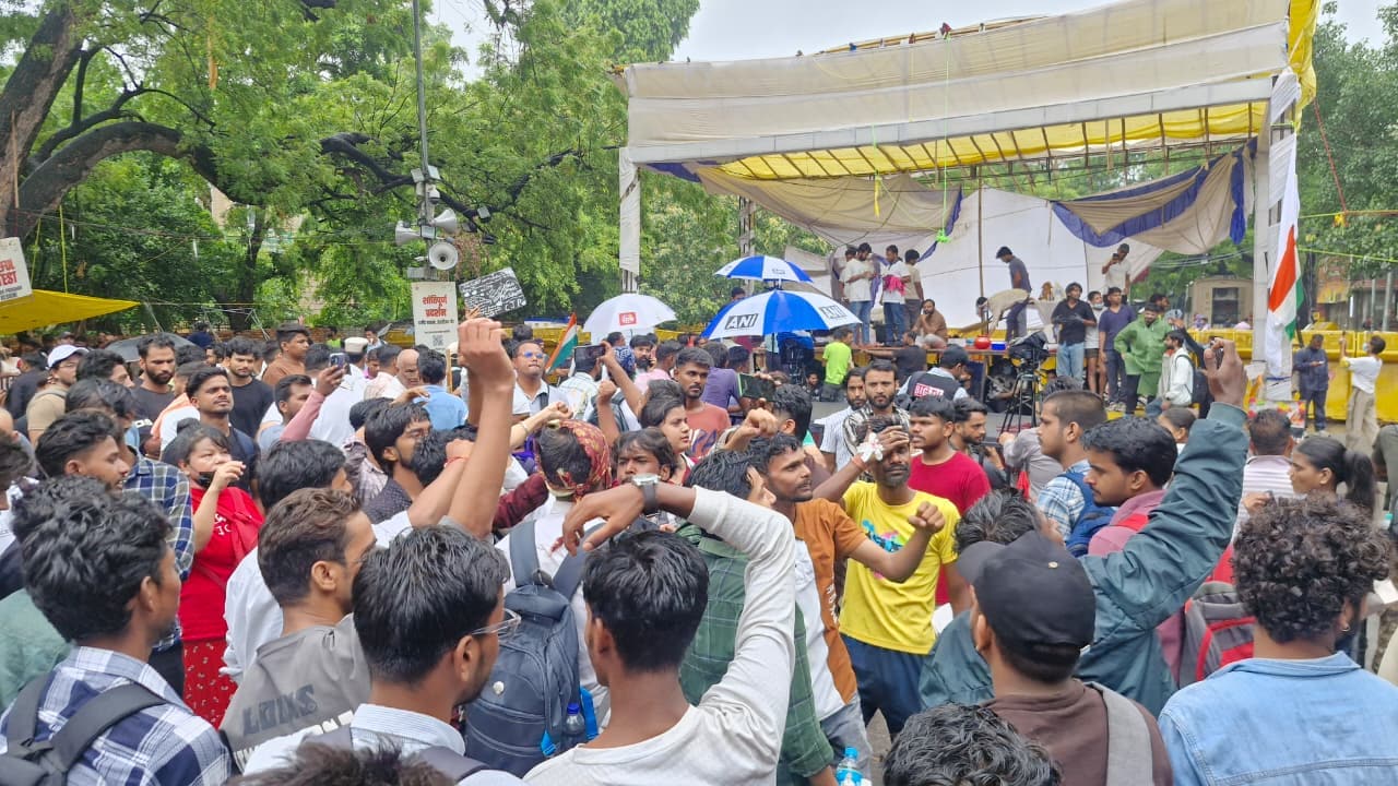 CJP Protest: प्रदर्शन में जुटे लोग CJP Protest: प्रदर्शन में जुटे लोग