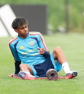 Big Blow To Spain As Smoke In New Jersey Hamper World Cup Final Preparations