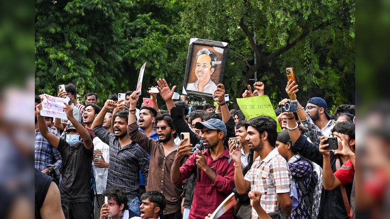 'Protest Will Continue': As Sonam Wangchuk Ends Fast, CJP To Meet Govt Ministers At Constitution Club