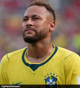 Neymar Returns To Santos With Questions Hanging Over His Future