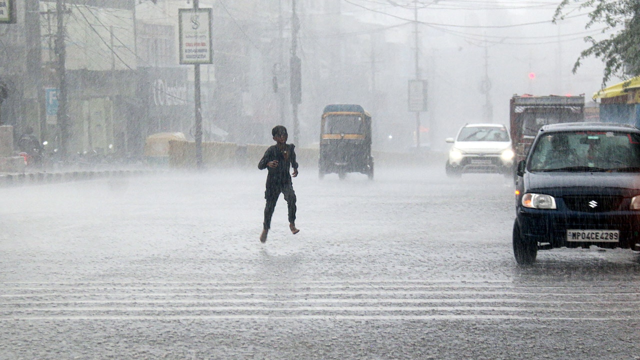 Monsoon Update: मध्य प्रदेश में कमजोर पड़ा मानसून, 35 जिलों में बारिश कम; क्या कह रहा मौसम विभाग
