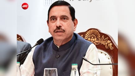 प्रह्लाद जोशी बने नए शिक्षा मंत्री, जानिए एजुकेशन मिनिस्टर को कितनी मिलती है सैलरी और सरकारी सुविधाएं