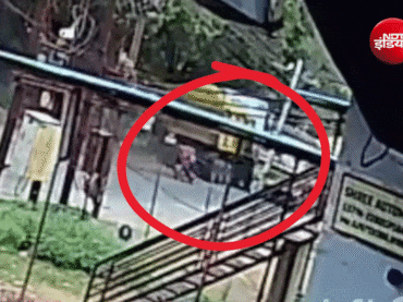 VIDEO: ओवरटेक करने के चक्कर में गई जान, पिता-बेटे की मौके पर मौत, मां गंभीर घायल