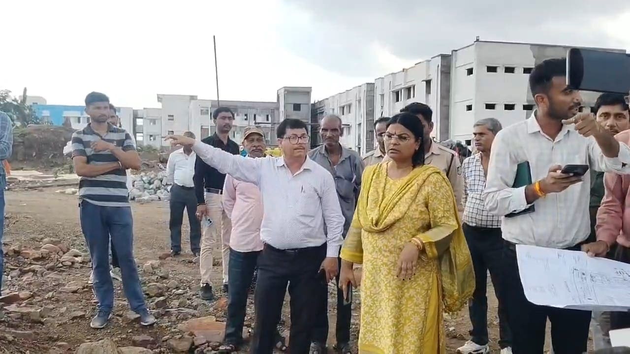 गुना एसडीएम शिवानी पांडे ने फतेहगढ़ स्थित सांदीपनि विद्यालय का औचक निरीक्षण किया. गुना एसडीएम शिवानी पांडे ने फतेहगढ़ स्थित सांदीपनि विद्यालय का औचक निरीक्षण किया.