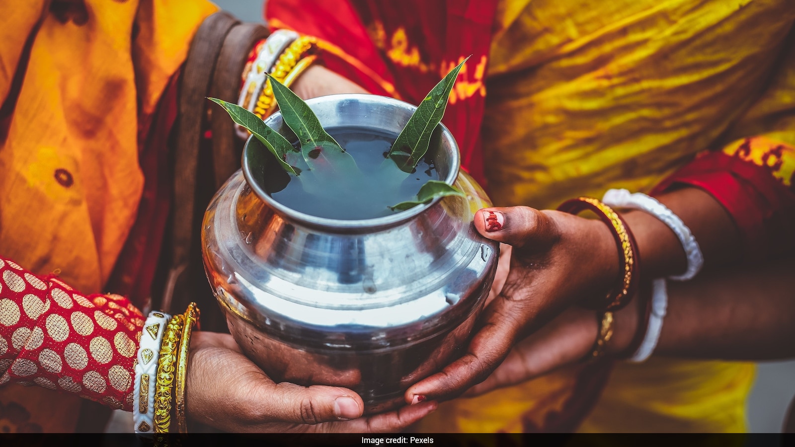 Indore Sanitation Workers Recover 2 kg Silver Urn Accidentally Discarded in Garbage