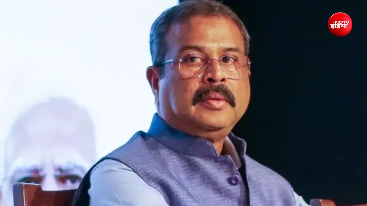 धर्मेंद्र प्रधान से इस्तीफे के बाद मिलने पहुंचे अमित शाह, पीयूष गोयल समेत मोदी सरकार के कई मंत्री