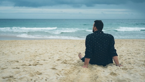 Man "Shocked And Confused" To Learn He Was Laid Off While on Vacation, Reddit Reacts