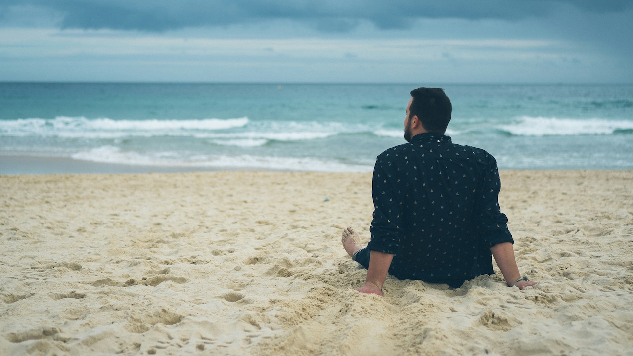 Man "Shocked And Confused" To Learn He Was Laid Off While on Vacation, Reddit Reacts