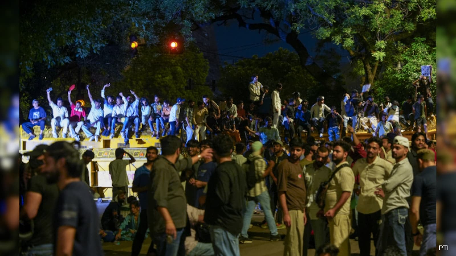 Lawyers to Recite Preamble Amid CJP Protest Crackdown