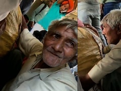 उम्र के इस पड़ाव पर भी हार नहीं मानी, बैंगन बेचने वाले इस दादा की कहानी दिल जीत लेगी