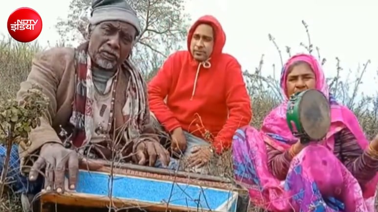 बुजुर्ग दंपति ने गाया लता-मुकेश का हिट गाना, हारमोनियम पर इस अंदाज में लगाए सुर सोच पाना भी मुश्किल, लोग बोले- इस टैलेंट को मौका दो