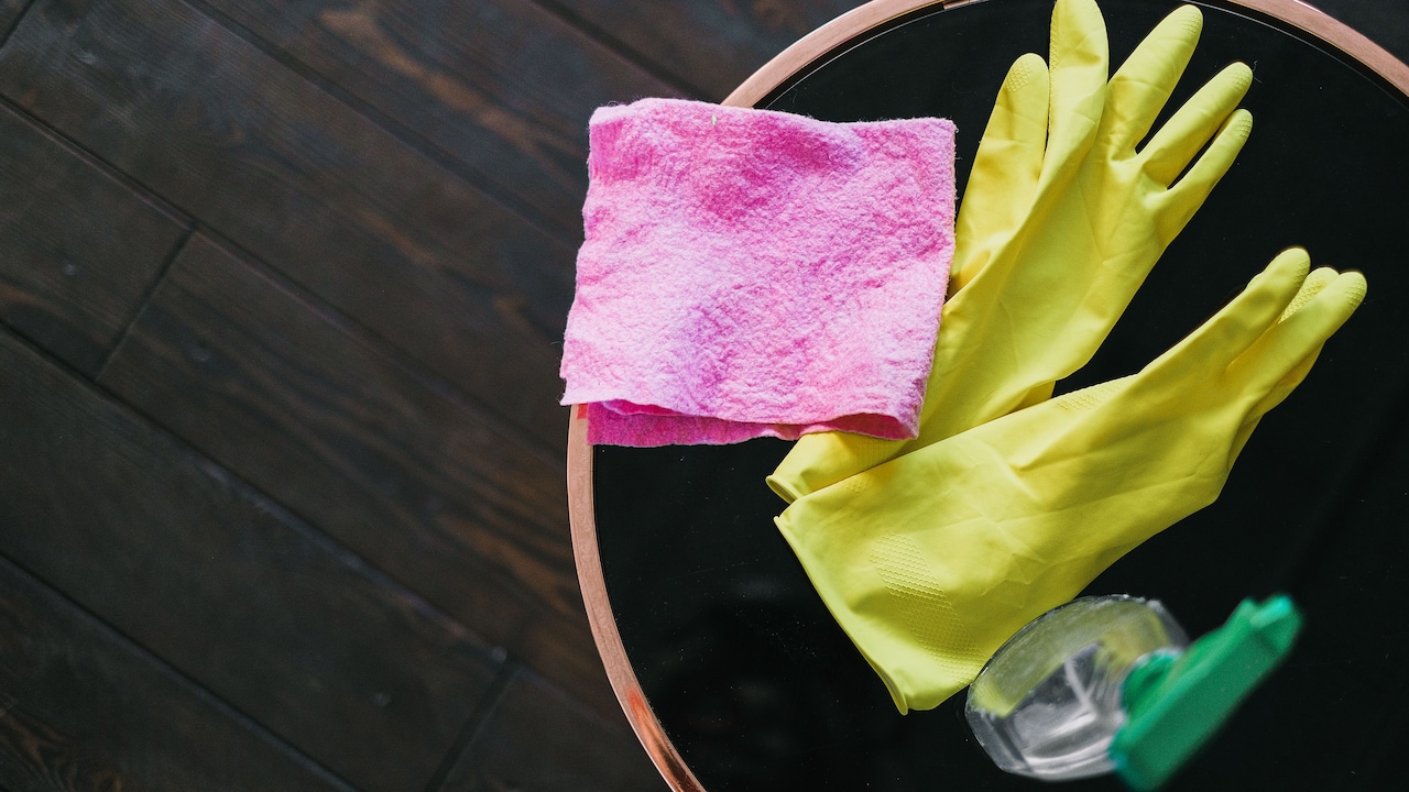 Why Microfibre Cloths Stop Absorbing Water After A Few Washes