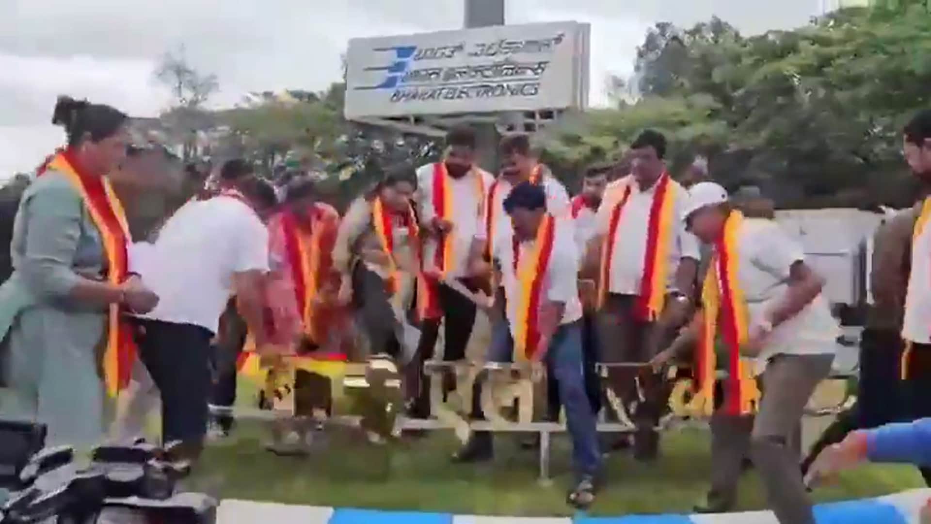 Language War Reignites In Karnataka: Pro-Kannada Outfit Vandalises Hindi Signboard In Bengaluru