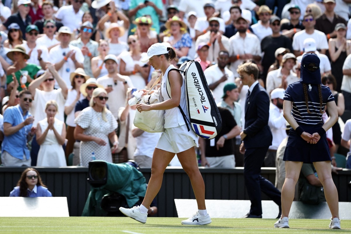 Alexandra Eala defeats defending champion Iga Swiatek in Wimbledon third round