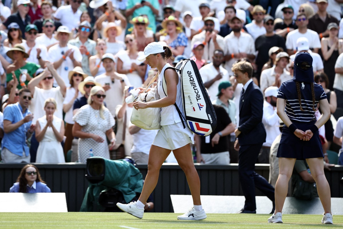 Defending Wimbledon Champion Iga Swiatek Loses In 3rd Round To Alexandra Eala