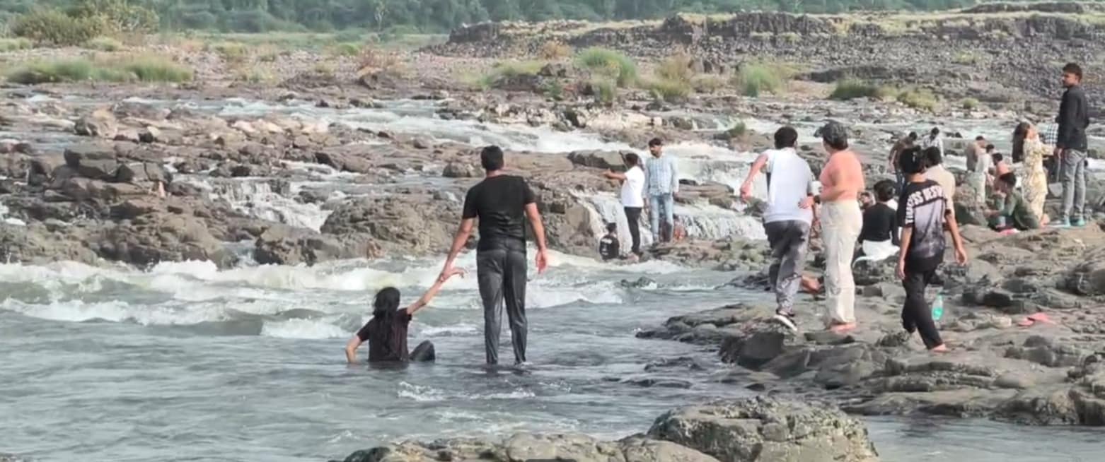 पिकनिक मनाने डैम के किनारे गए थे कई परिवार तभी ये हादसा हुआ