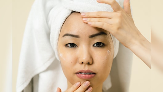 ग्लोइंग और हेल्दी स्किन के लिए चुनें Minimalist और Garnier के ये अफोर्डेबल Skincare Products, कीमत भी है कम