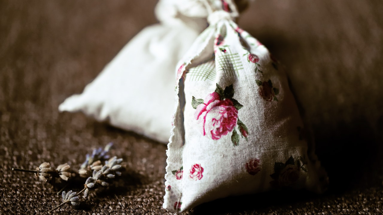Best ways to use wardrobe fresheners to make your clothes smell good all the time