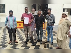 थाने में रिश्वतखोरी! पुलिसवालों ने व्यापारी को पीटा, 3.50 लाख रुपये किए गायब; दो आरक्षक निलंबित