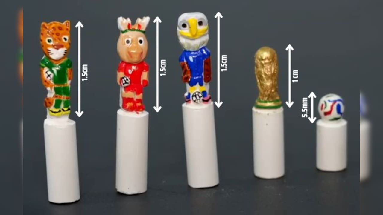 इंडिया में FIFA World Cup का क्रैज, कलाकार ने चॉक पर बना दी 1cm की ट्रॉफी, 0.5mm की फुटबॉल