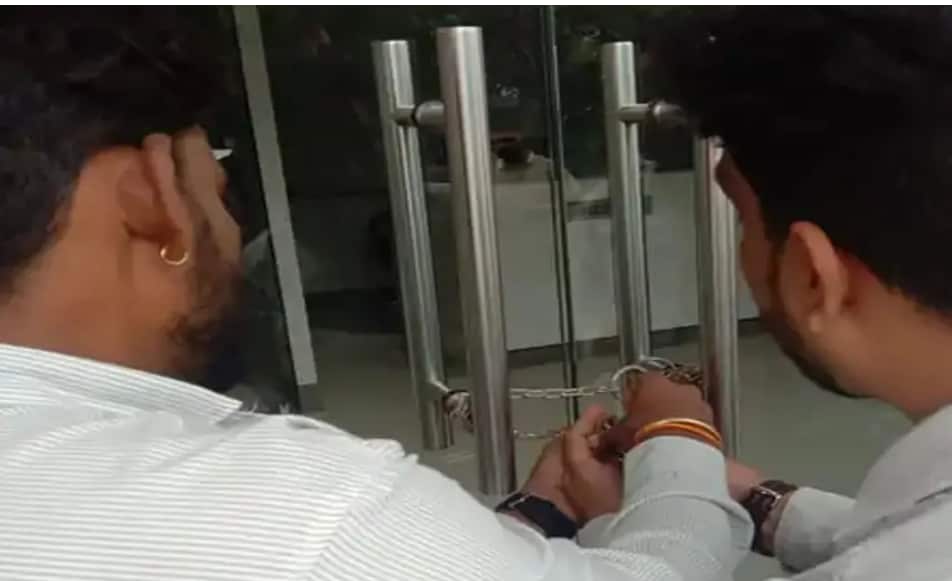 Bhopal Allen Institute Sealed: एलन कोचिंग पर लगा ताला Bhopal Allen Institute Sealed: एलन कोचिंग पर लगा ताला