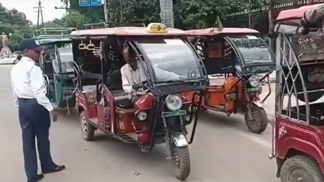 E Rickshaw Hacking: ग्वालियर में ई रिक्शा चालक परेशान E Rickshaw Hacking: ग्वालियर में ई रिक्शा चालक परेशान