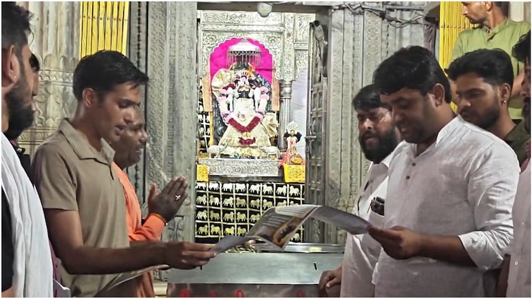ना पुलिस, ना कलेक्टर... 5 मौतों का इंसाफ मांगने सीधे भगवान के दर पहुंचे लोग, अर्जी पढ़कर सुनाई
