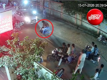 इटारसी में युवक की तलवार-चाकुओं से हत्या, अस्पताल के पास घेरकर किया हमला, CCTV आया सामने