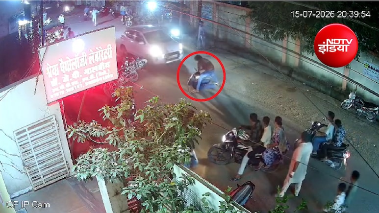इटारसी में युवक की तलवार-चाकुओं से हत्या, अस्पताल के पास घेरकर किया हमला, CCTV आया सामने