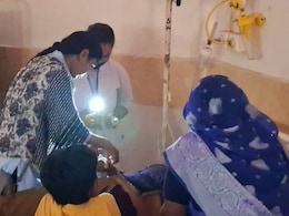 सरकारी अस्पताल में हाई वोल्टेज से उड़ गए उपकरण, बत्ती हुई गुल, अब टॉर्च से हो रहा इलाज