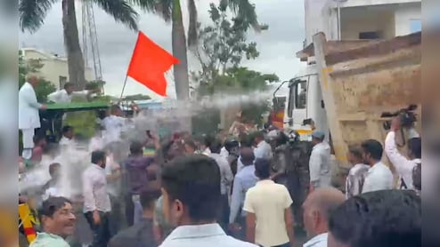 इंदौर में किसानों का हल्लाबोल: 800 ट्रैक्टरों के साथ रवाना हुए भोपाल, पुलिस ने वाटर कैनन और आंसू गैस से रोका