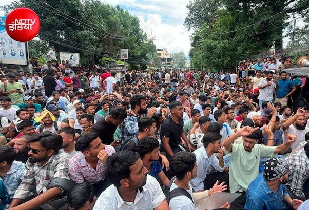 उत्तराखंड बेरोजगार संघ का सचिवालय कूच, छात्रों की पुलिस के साथ हुई धक्का-मुक्की