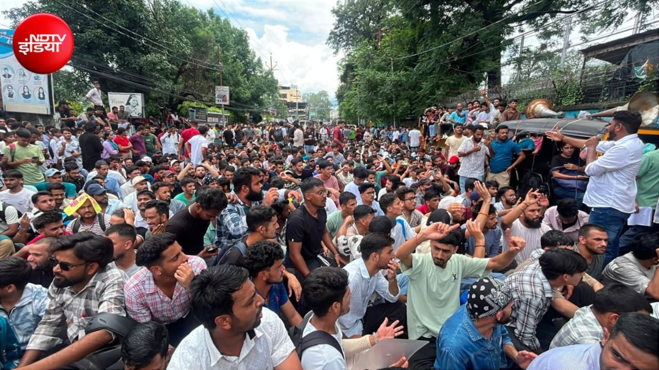 उत्तराखंड बेरोजगार संघ का सचिवालय कूच, छात्रों की पुलिस के साथ हुई धक्का-मुक्की